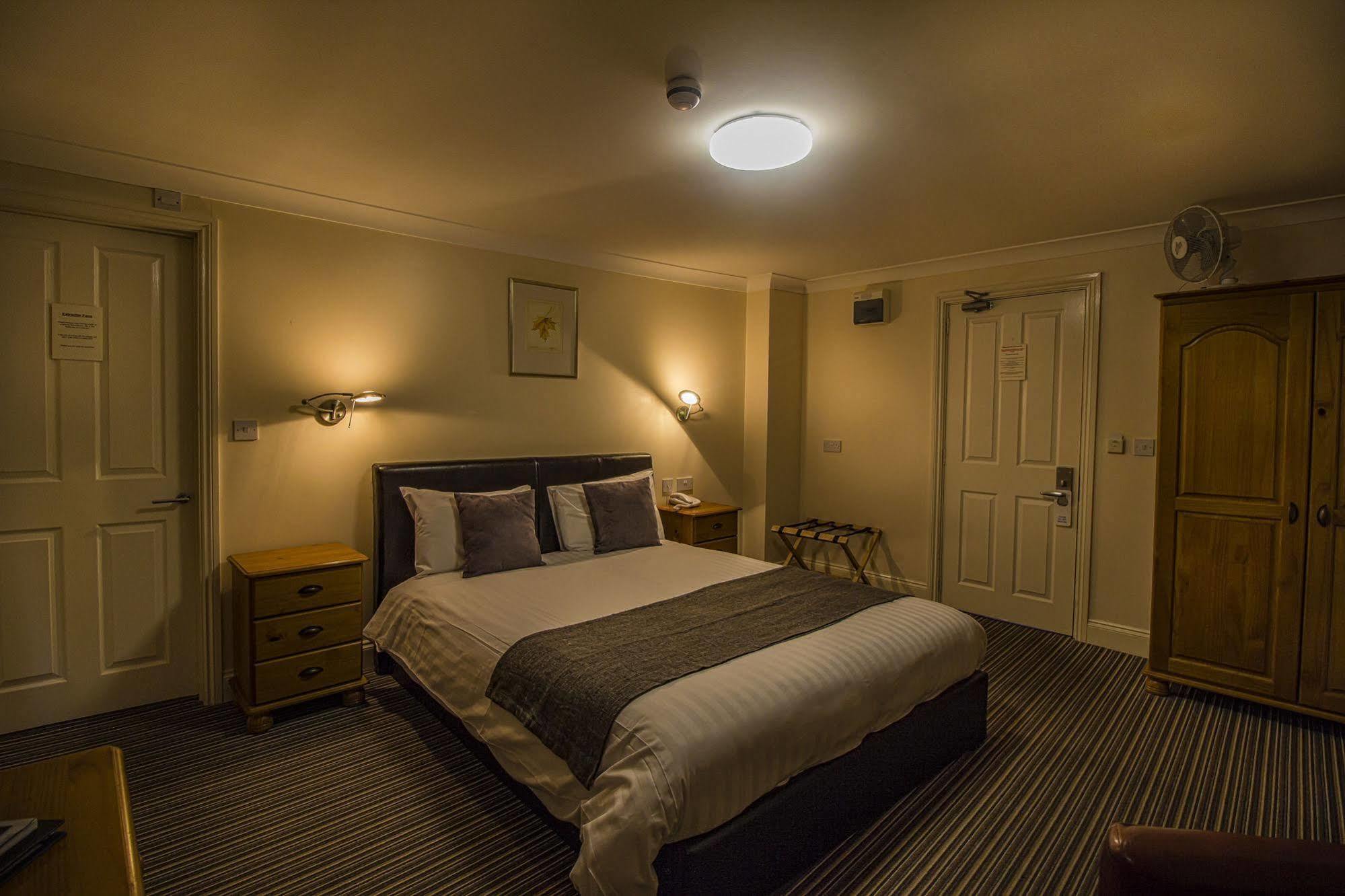 The Golden Lion Hotel, St Ives, Cambridgeshire Экстерьер фото